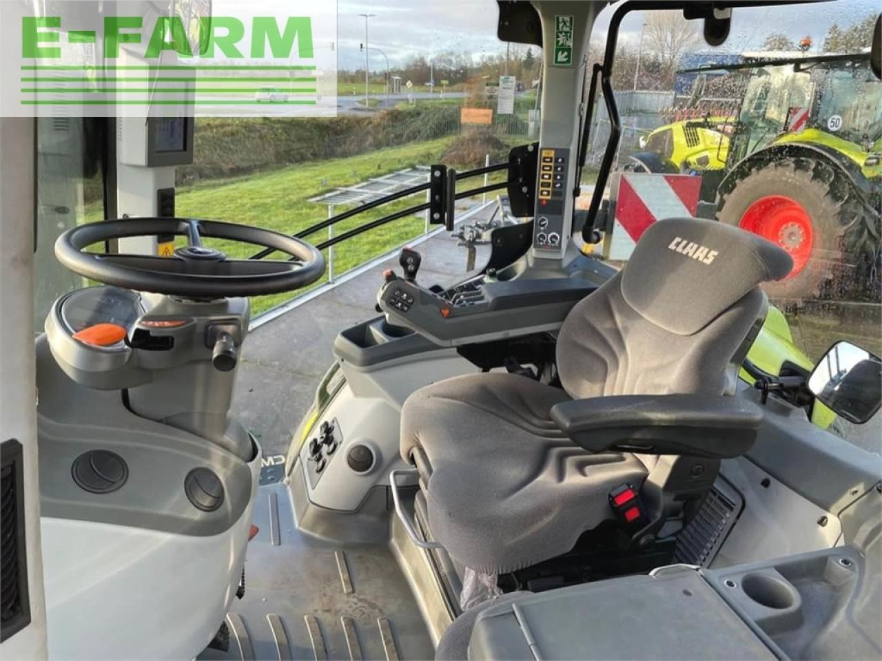 CLAAS axion 810 cm cis+ - Traktor: 2 kép. CLAAS axion 810 cm cis+ - Traktor: 2 kép.
