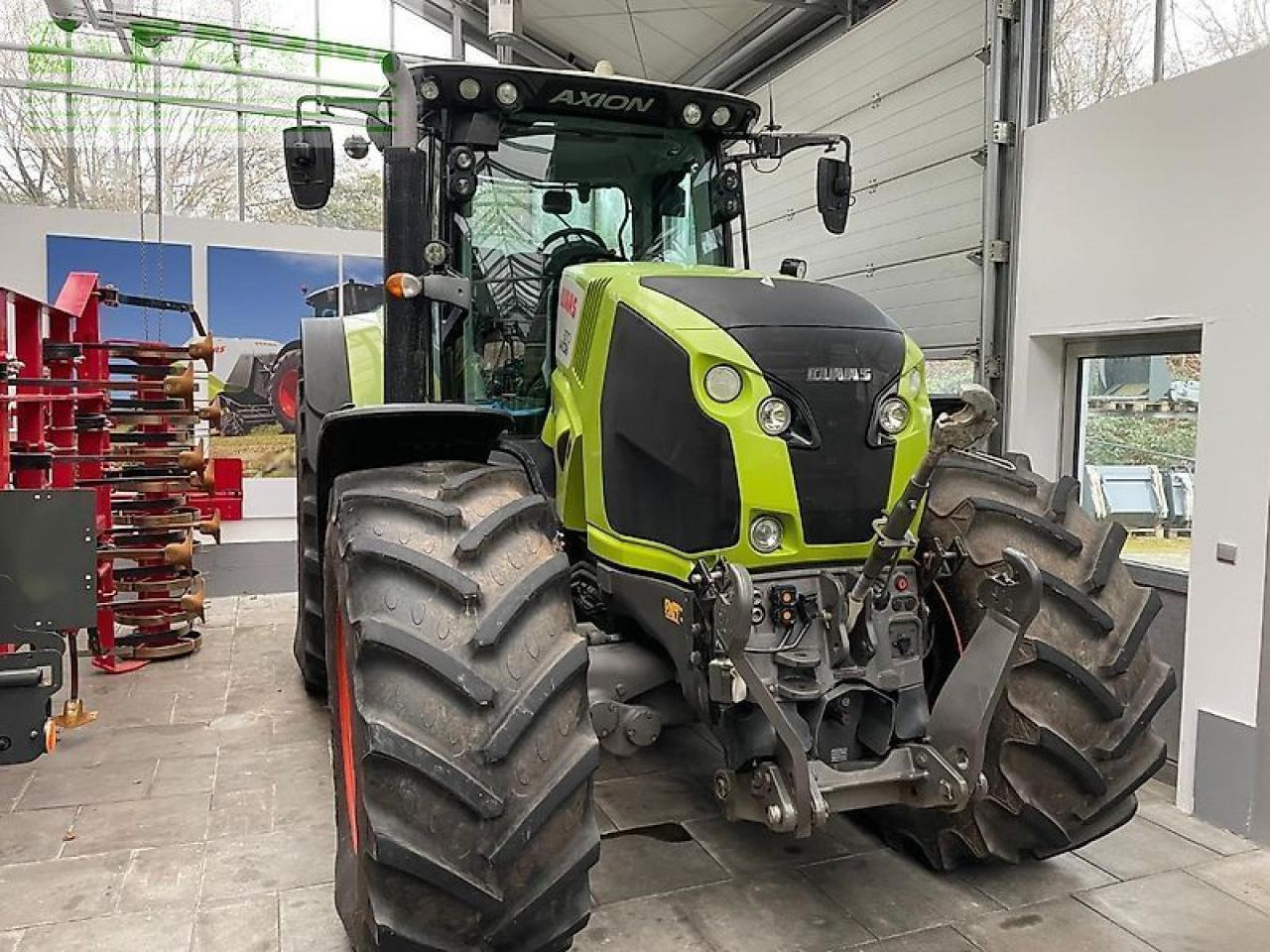 CLAAS axion 870 c-matic CMATIC - Traktor: 1 kép. CLAAS axion 870 c-matic CMATIC - Traktor: 1 kép.