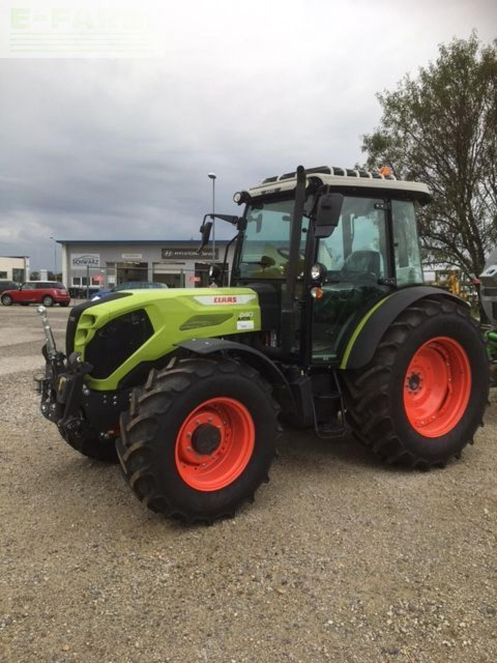 CLAAS axos 240 - Traktor: 1 kép. CLAAS axos 240 - Traktor: 1 kép.