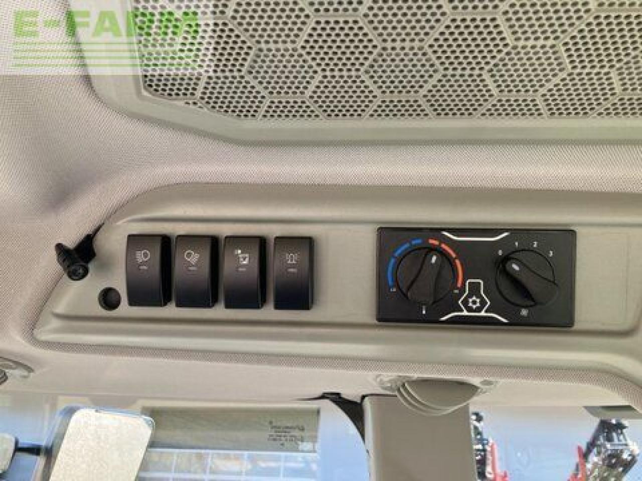 Traktor CLAAS axos 3.95 comfort: 26 kép. Traktor CLAAS axos 3.95 comfort: 26 kép.