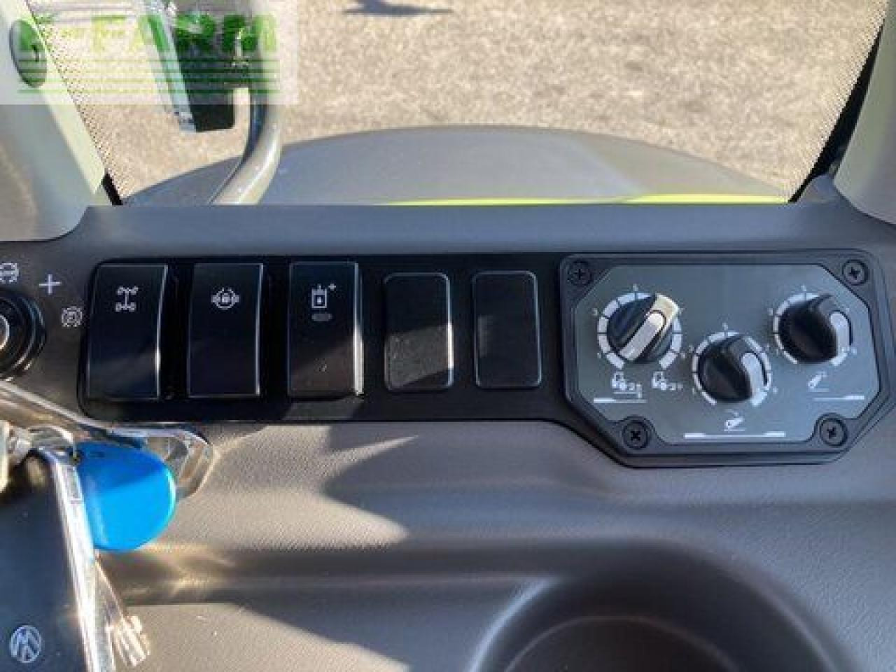 Traktor CLAAS axos 3.95 comfort: 23 kép. Traktor CLAAS axos 3.95 comfort: 23 kép.