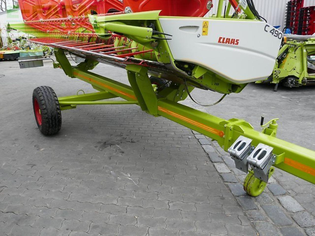 CLAAS c 490 - Takarmánybetakarító gép: 3 kép. CLAAS c 490 - Takarmánybetakarító gép: 3 kép.