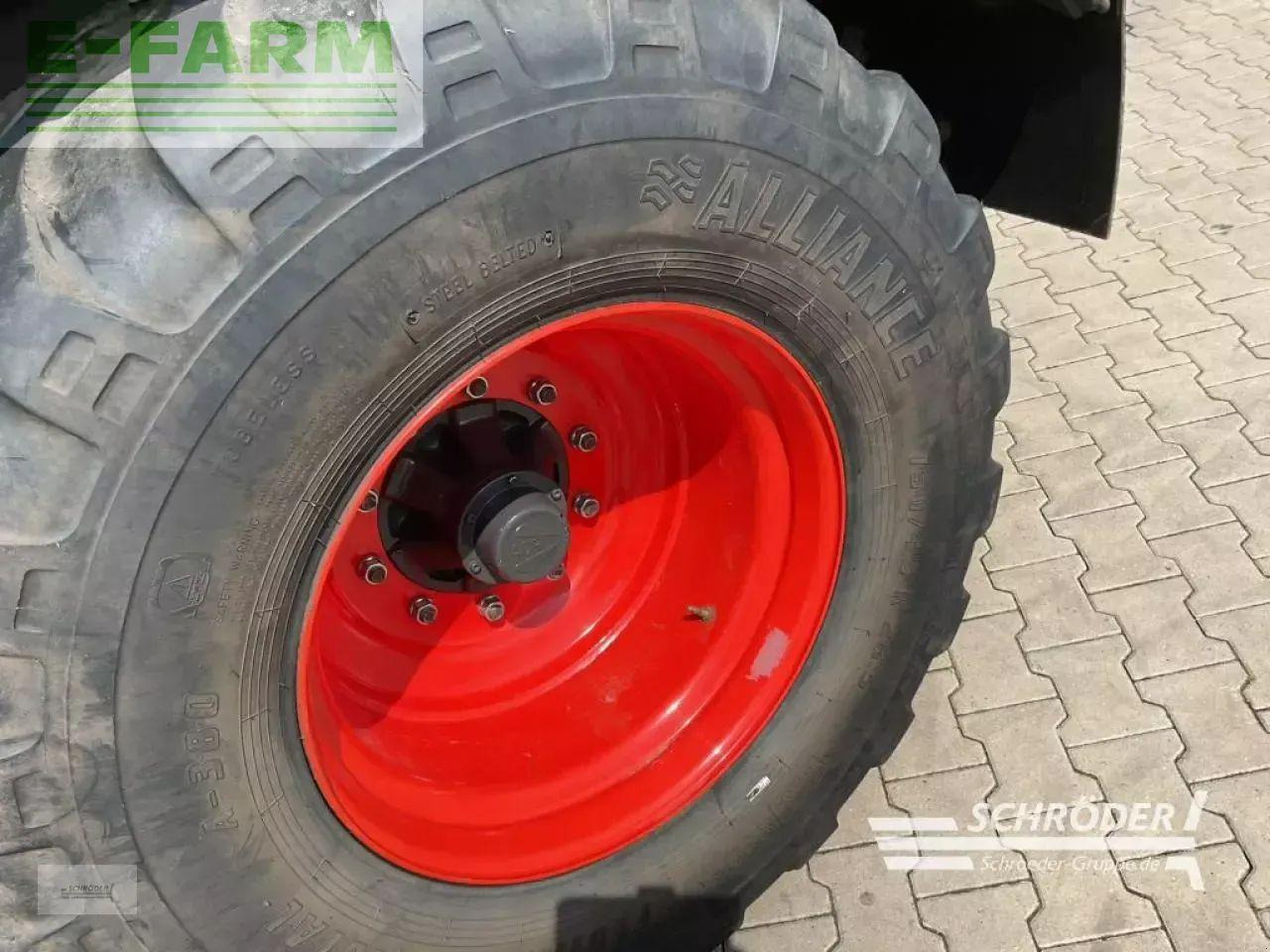 CLAAS cargos 740 - Mezőgazdasági billenőpótkocsi: 5 kép. CLAAS cargos 740 - Mezőgazdasági billenőpótkocsi: 5 kép.