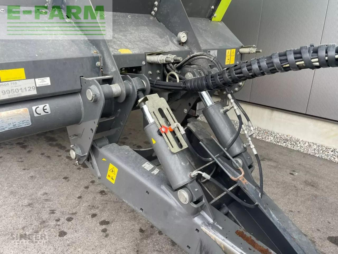 CLAAS cargos 750 - Mezőgazdasági billenőpótkocsi: 4 kép. CLAAS cargos 750 - Mezőgazdasági billenőpótkocsi: 4 kép.