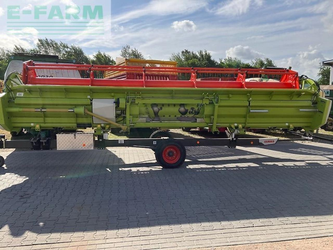 CLAAS cerio 770 - Takarmánybetakarító gép: 4 kép. CLAAS cerio 770 - Takarmánybetakarító gép: 4 kép.