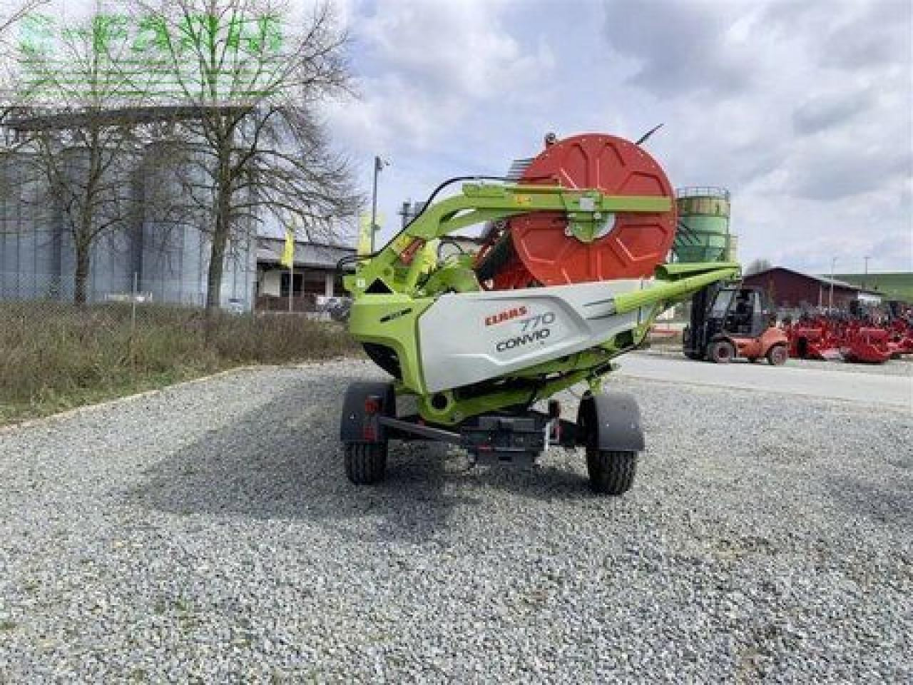 CLAAS convio flex 770 - Takarmánybetakarító gép: 4 kép. CLAAS convio flex 770 - Takarmánybetakarító gép: 4 kép.
