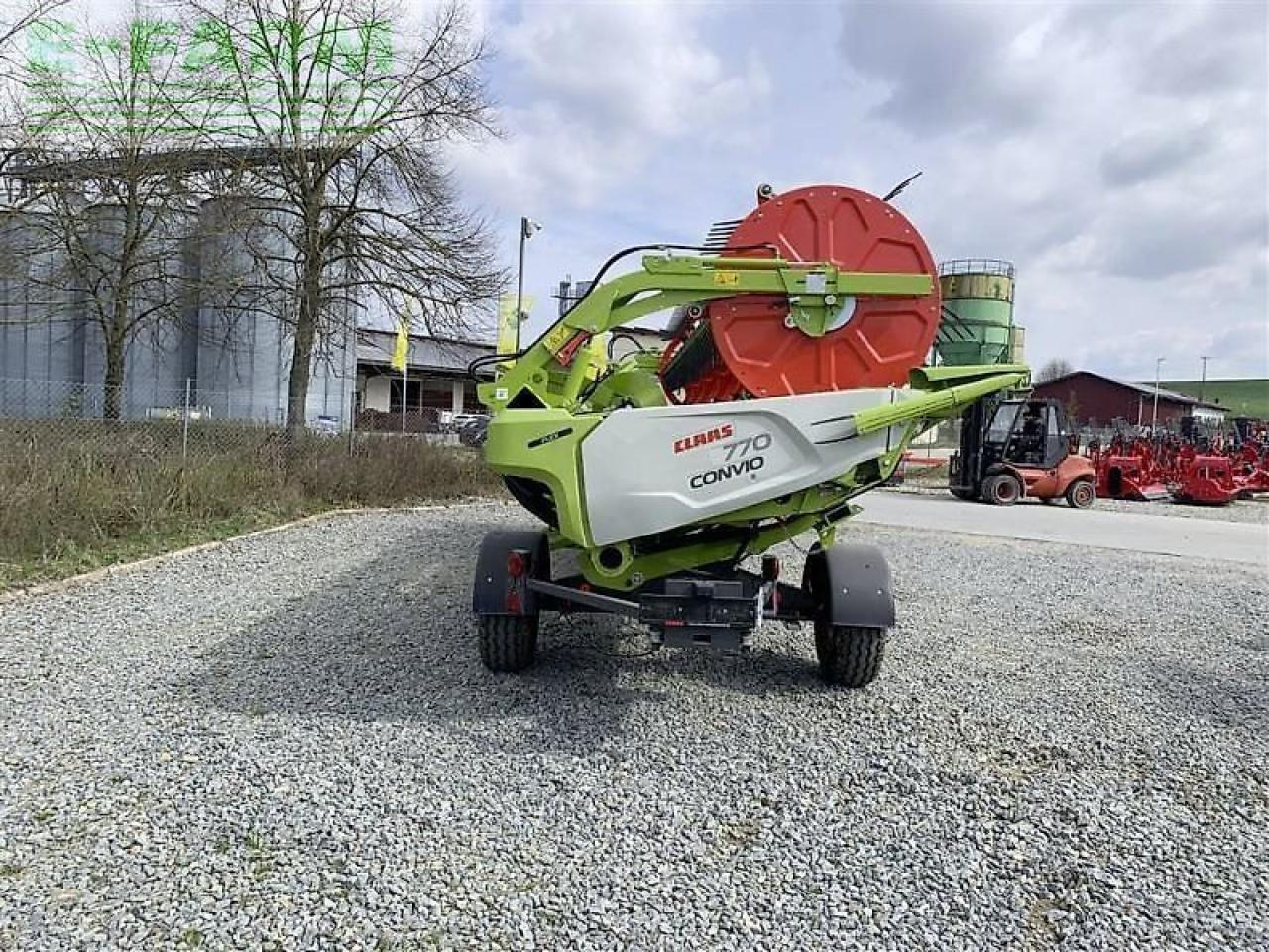 CLAAS convio flex 770 - Takarmánybetakarító gép: 4 kép. CLAAS convio flex 770 - Takarmánybetakarító gép: 4 kép.