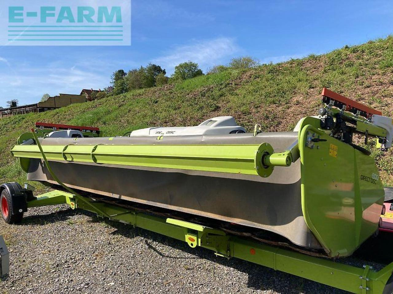 CLAAS direct disc 600 - Takarmánybetakarító gép: 1 kép. CLAAS direct disc 600 - Takarmánybetakarító gép: 1 kép.
