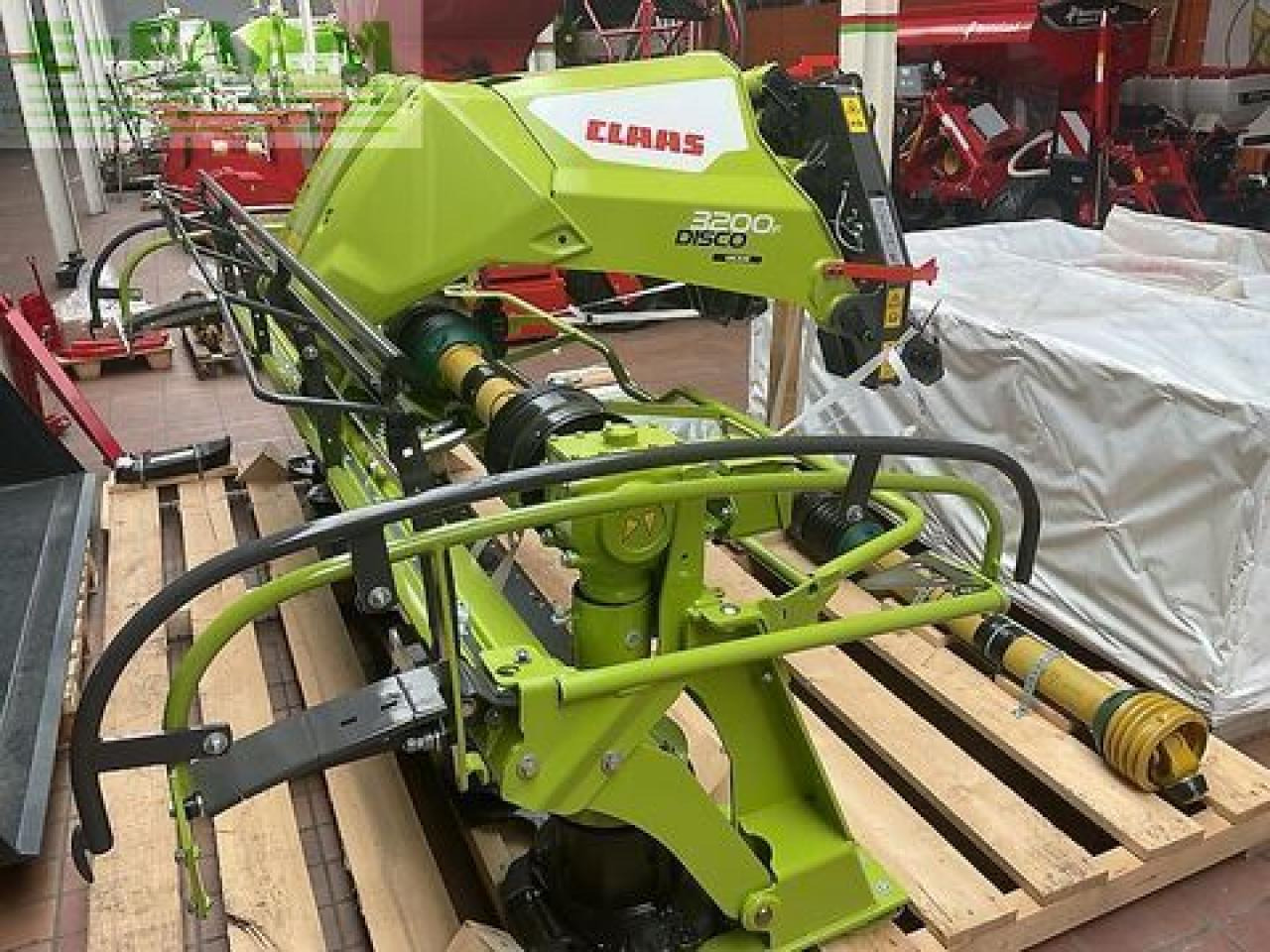 CLAAS disco 3200 move - Fűkasza: 2 kép. CLAAS disco 3200 move - Fűkasza: 2 kép.