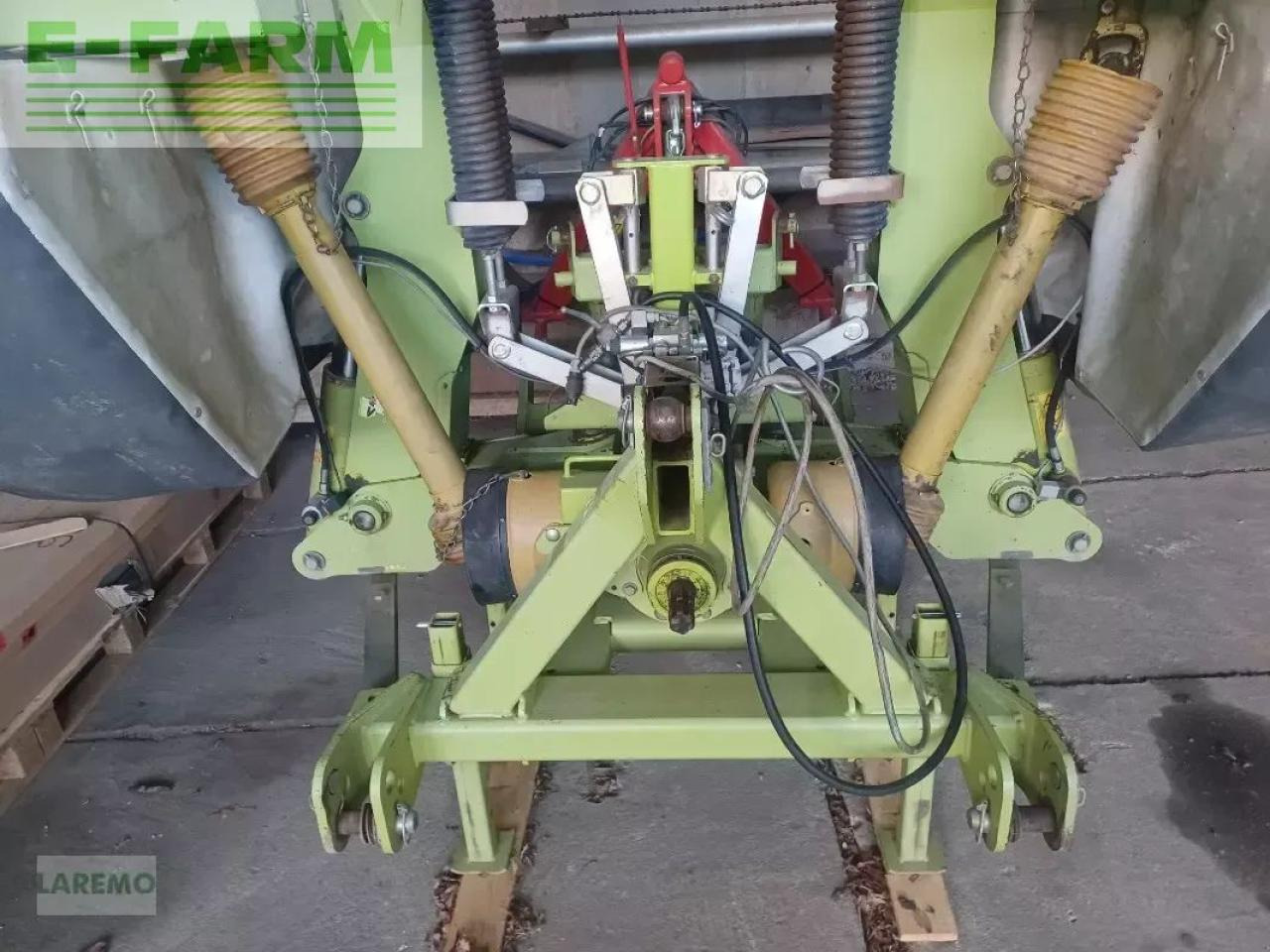CLAAS disco 8550 c plus rüfa - Fűkasza: 2 kép. CLAAS disco 8550 c plus rüfa - Fűkasza: 2 kép.