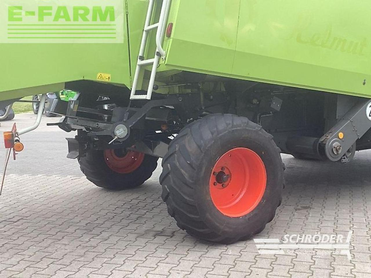 CLAAS dominator 360 mega + c 600 schneidwerk - Kombájn: 5 kép. CLAAS dominator 360 mega + c 600 schneidwerk - Kombájn: 5 kép.