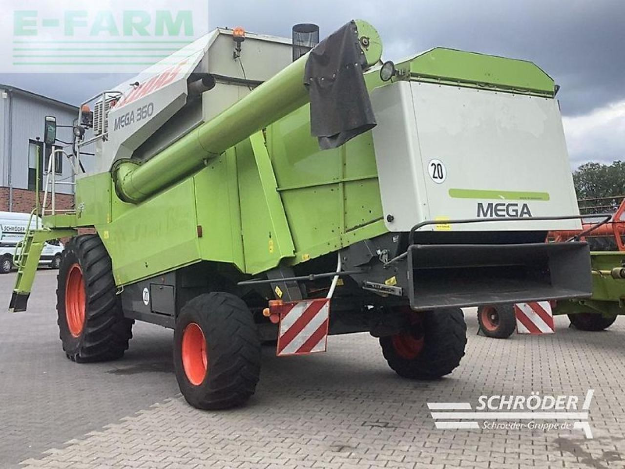 CLAAS dominator 360 mega + c 600 schneidwerk - Kombájn: 3 kép. CLAAS dominator 360 mega + c 600 schneidwerk - Kombájn: 3 kép.