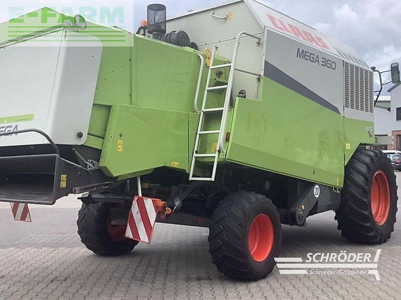 CLAAS dominator 360 mega + c 600 schneidwerk - Kombájn: 4 kép. CLAAS dominator 360 mega + c 600 schneidwerk - Kombájn: 4 kép.
