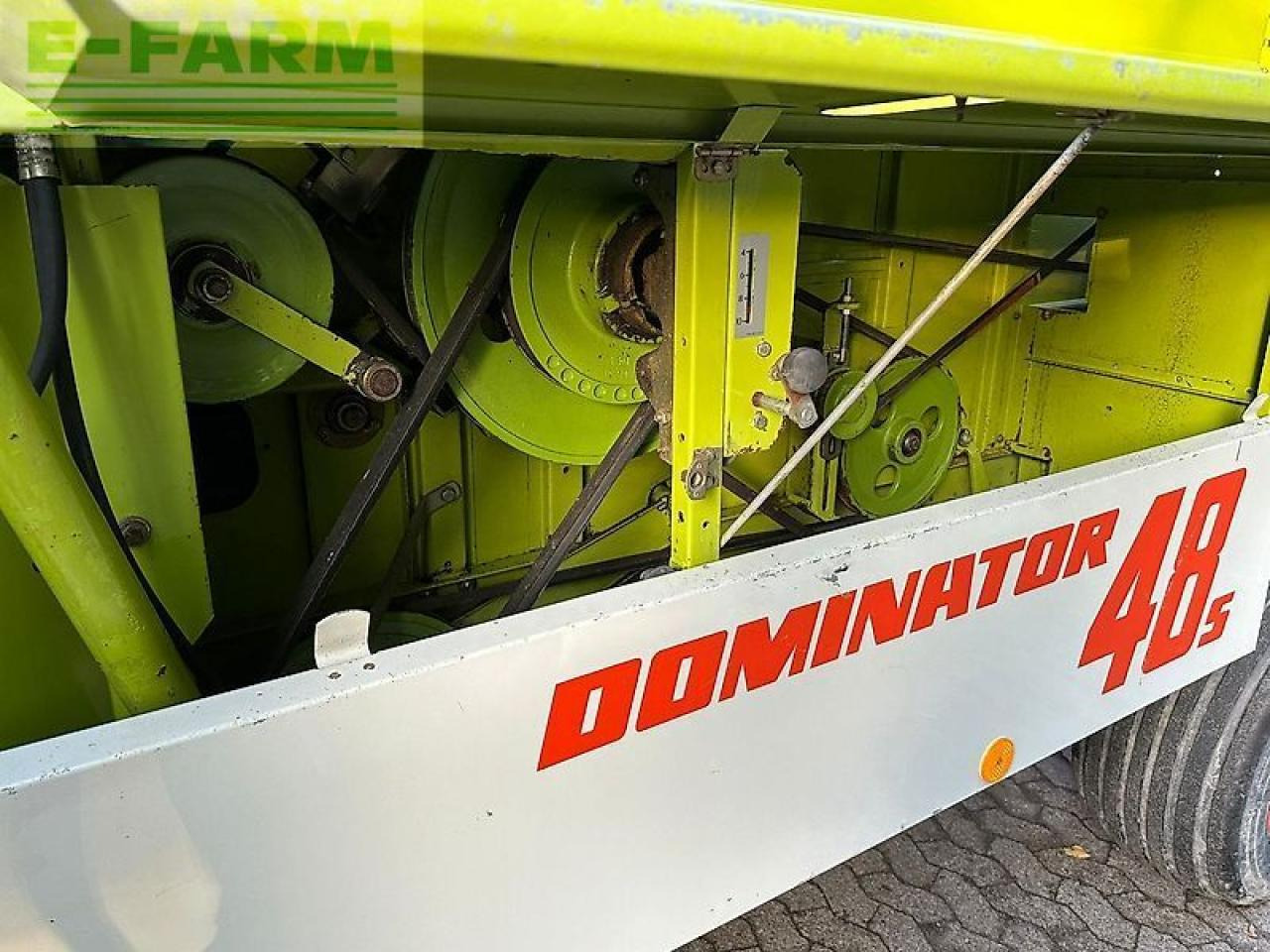CLAAS dominator 48s - Kombájn: 4 kép. CLAAS dominator 48s - Kombájn: 4 kép.