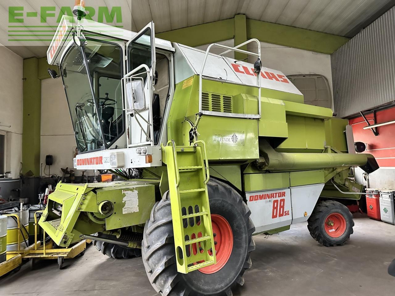 CLAAS dominator 88 - Kombájn: 2 kép. CLAAS dominator 88 - Kombájn: 2 kép.