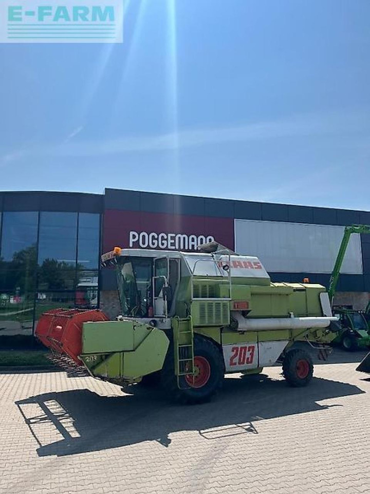 CLAAS dominator 88 - Kombájn: 2 kép. CLAAS dominator 88 - Kombájn: 2 kép.