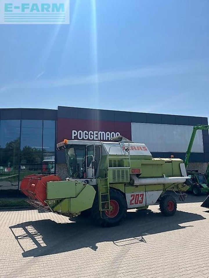 CLAAS dominator 88 - Kombájn: 1 kép. CLAAS dominator 88 - Kombájn: 1 kép.