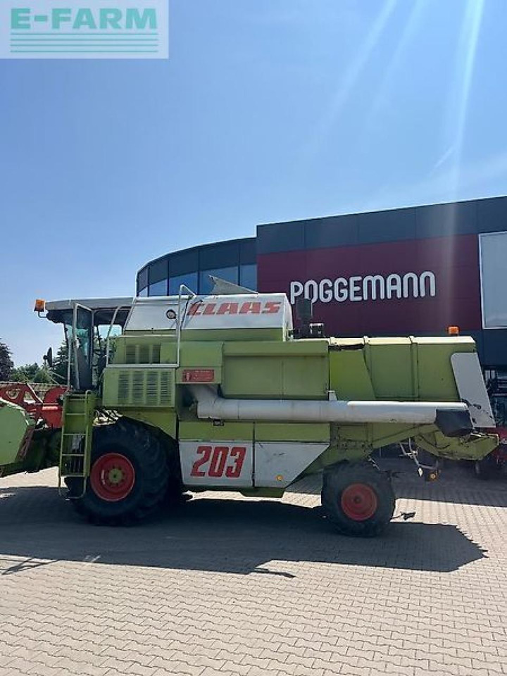 CLAAS dominator 88 - Kombájn: 3 kép. CLAAS dominator 88 - Kombájn: 3 kép.
