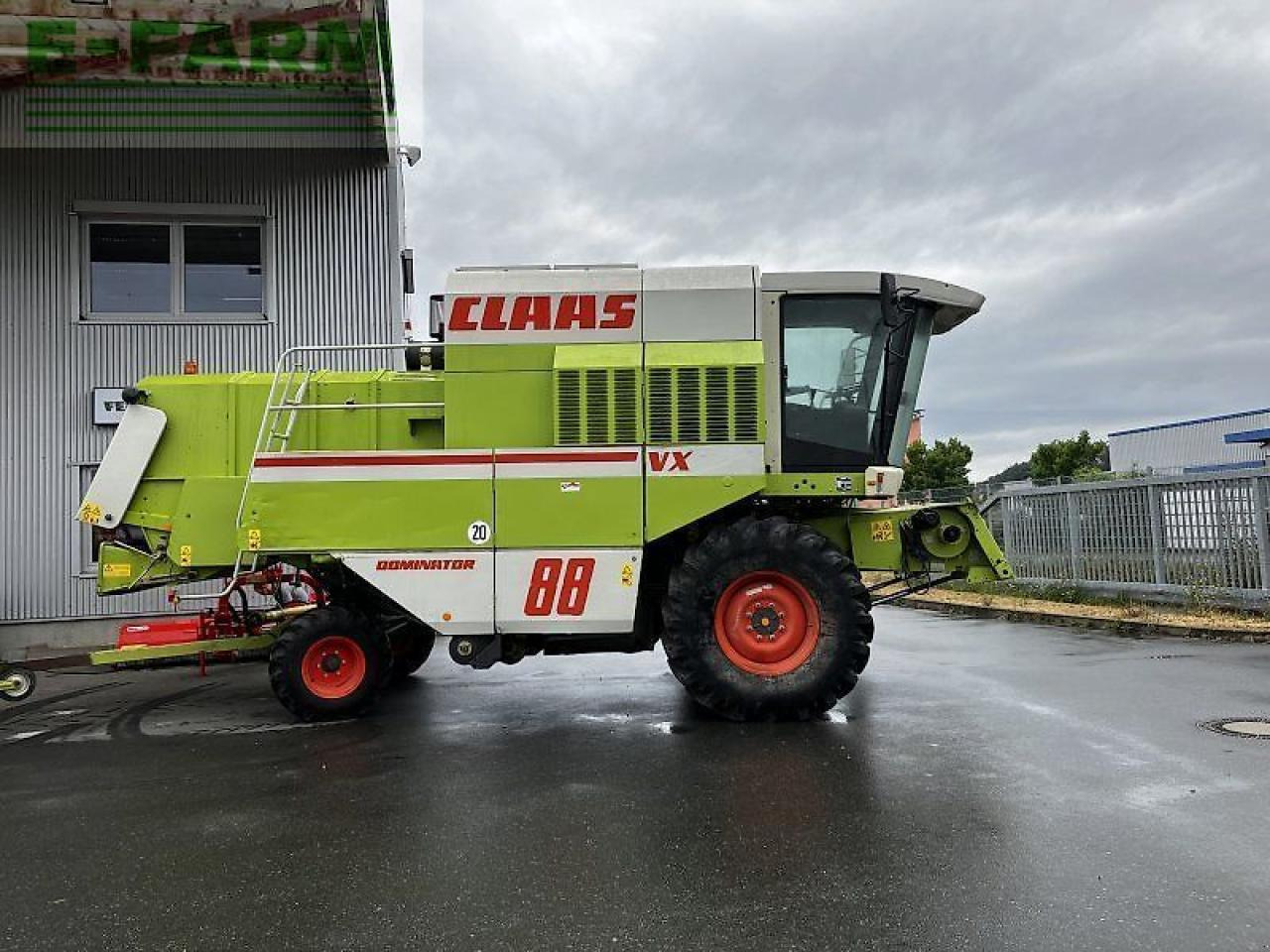 CLAAS dominator 88 vx - Kombájn: 1 kép. CLAAS dominator 88 vx - Kombájn: 1 kép.
