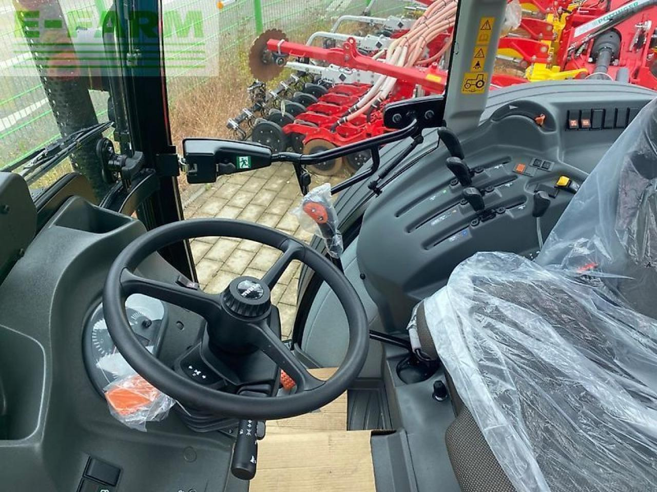 CLAAS elios 210 kabine advanced - Traktor: 5 kép. CLAAS elios 210 kabine advanced - Traktor: 5 kép.