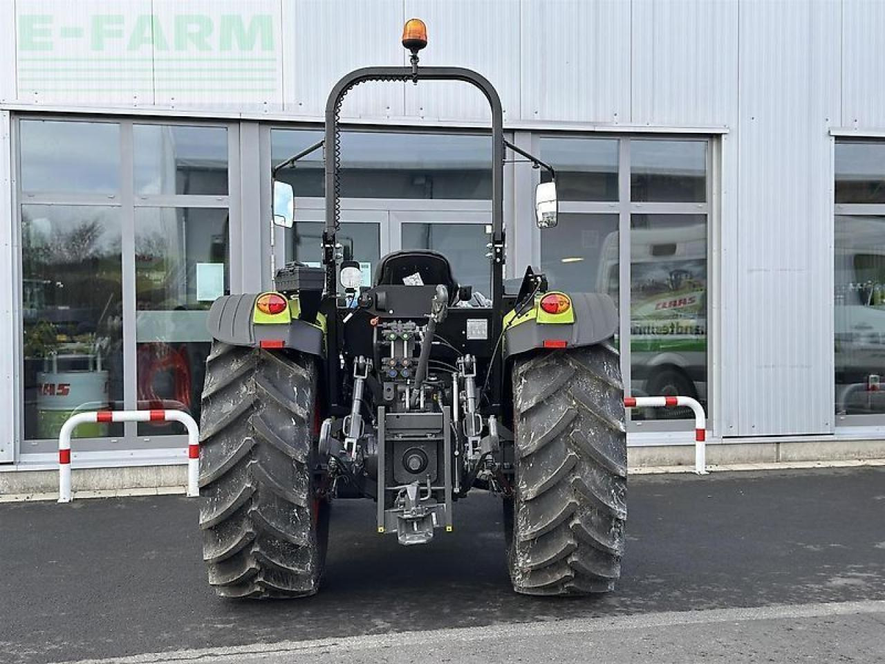 CLAAS elios 210 plattform - Traktor: 3 kép. CLAAS elios 210 plattform - Traktor: 3 kép.