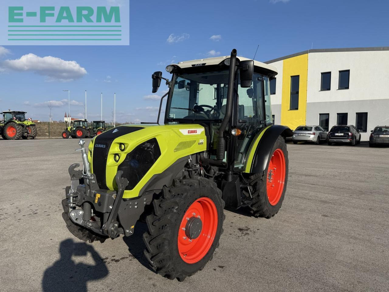 CLAAS elios 320 - Traktor: 2 kép. CLAAS elios 320 - Traktor: 2 kép.
