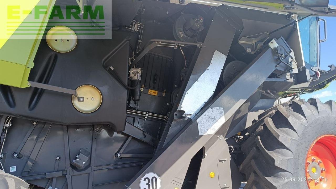 CLAAS evion 410 - Kombájn: 4 kép. CLAAS evion 410 - Kombájn: 4 kép.