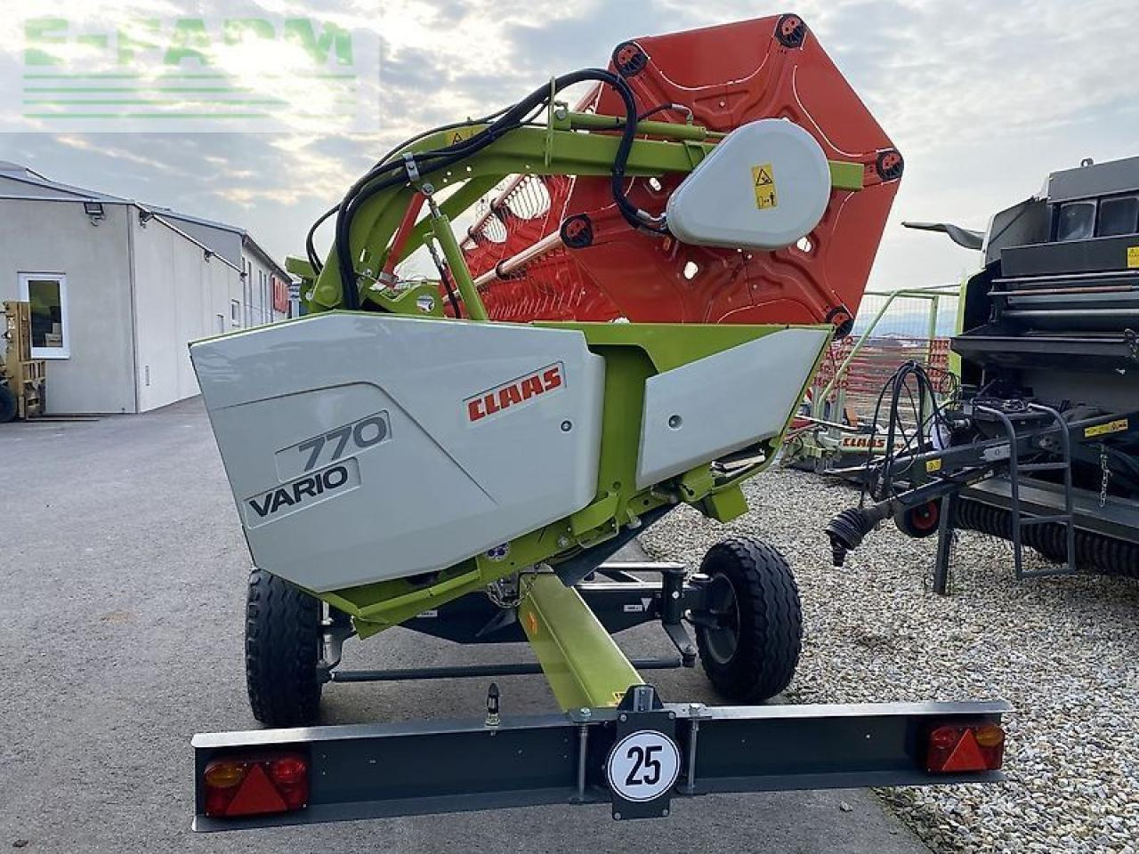 CLAAS getreideschneidwerk v 770 - Kombájn adapter: 1 kép. CLAAS getreideschneidwerk v 770 - Kombájn adapter: 1 kép.