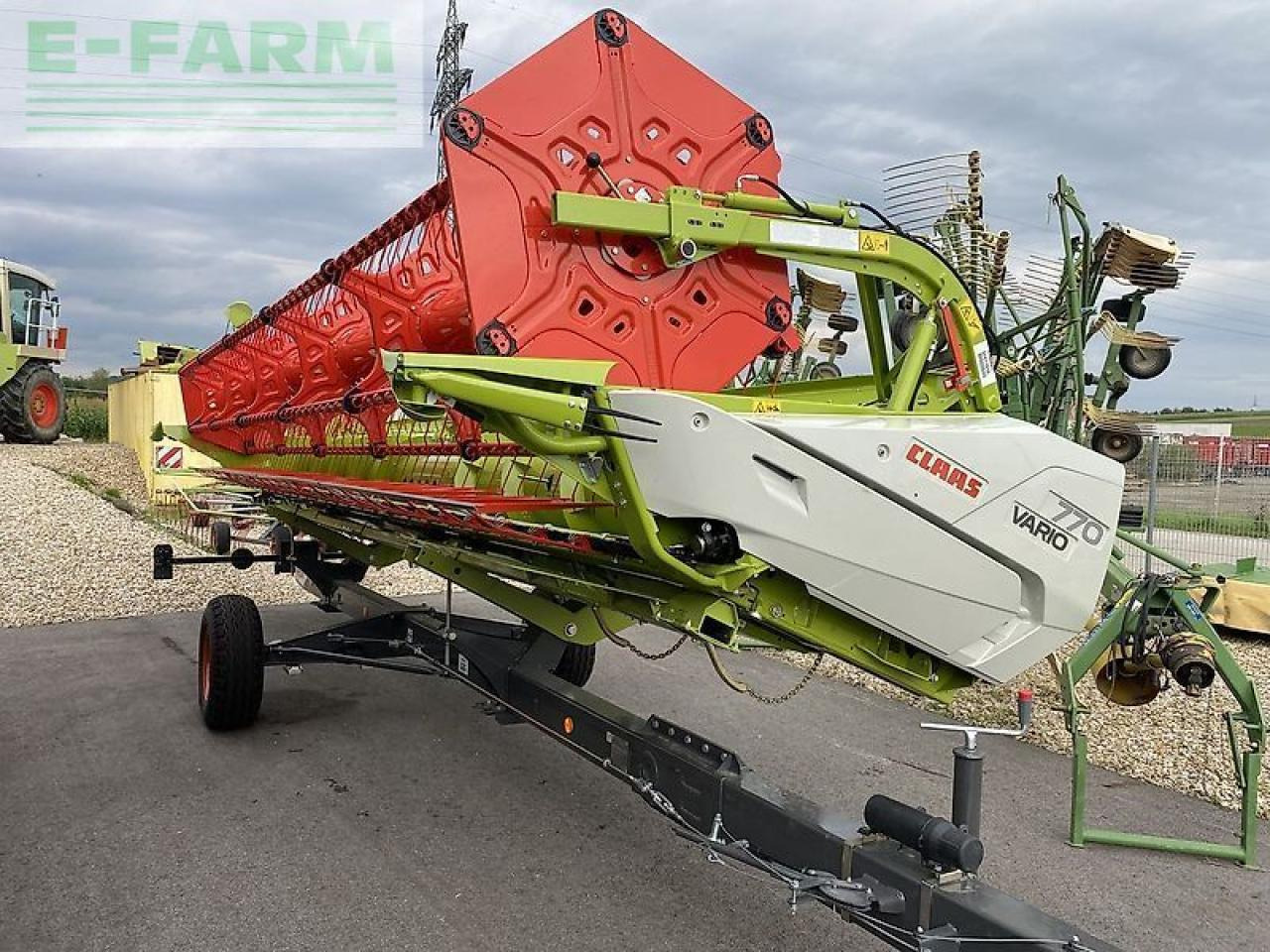 CLAAS getreideschneidwerk v 770 - Kombájn adapter: 3 kép. CLAAS getreideschneidwerk v 770 - Kombájn adapter: 3 kép.