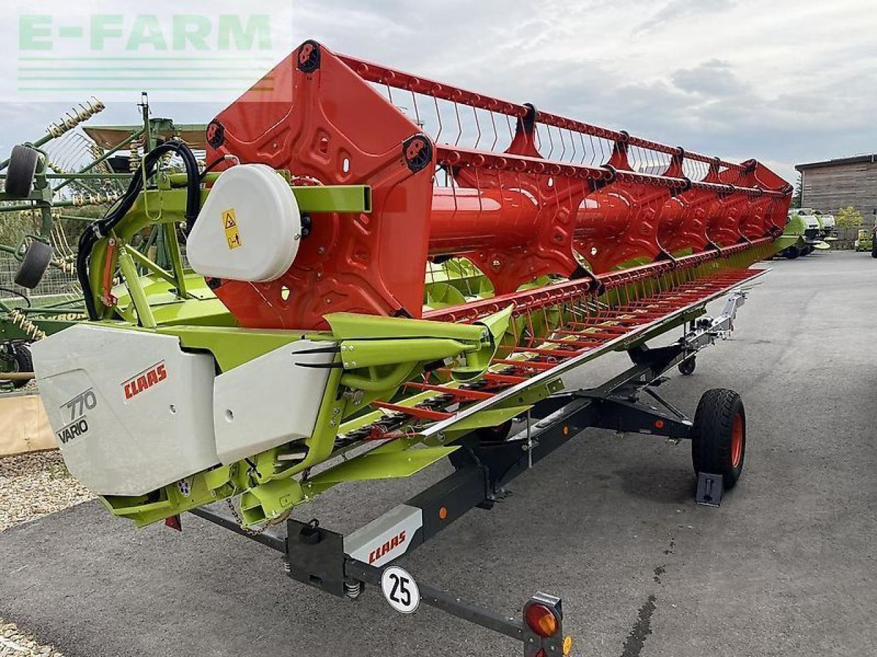 CLAAS getreideschneidwerk v 770 - Kombájn adapter: 5 kép. CLAAS getreideschneidwerk v 770 - Kombájn adapter: 5 kép.