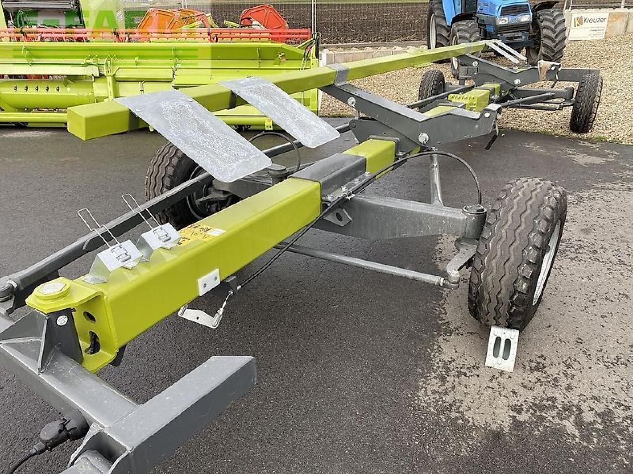 CLAAS getreideschneidwerk v 770 - Kombájn adapter: 4 kép. CLAAS getreideschneidwerk v 770 - Kombájn adapter: 4 kép.