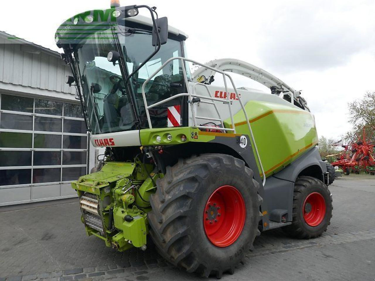 CLAAS jaguar 850 - Önjáró szecskázógép: 1 kép. CLAAS jaguar 850 - Önjáró szecskázógép: 1 kép.
