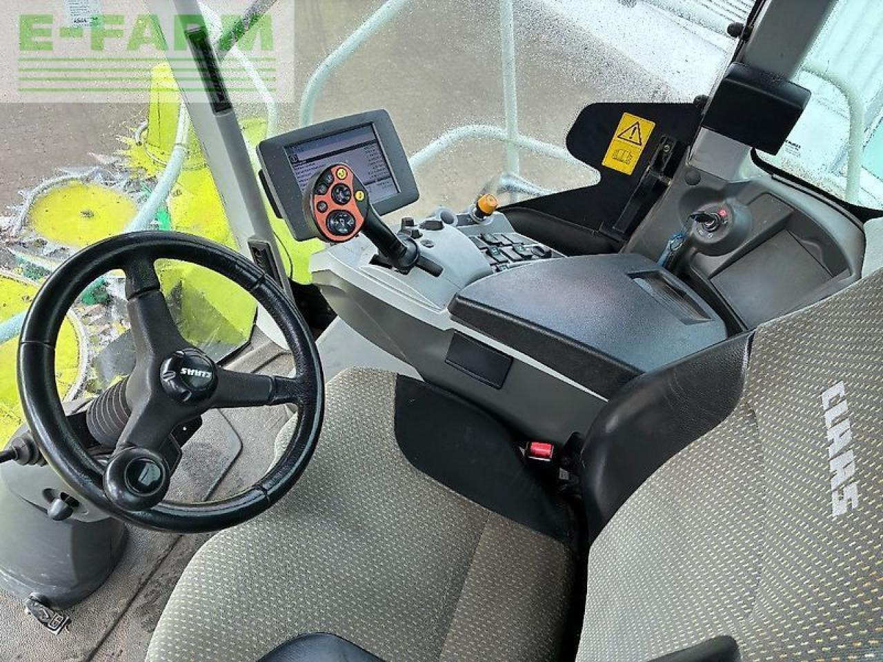 CLAAS jaguar 860 - Önjáró szecskázógép: 5 kép. CLAAS jaguar 860 - Önjáró szecskázógép: 5 kép.