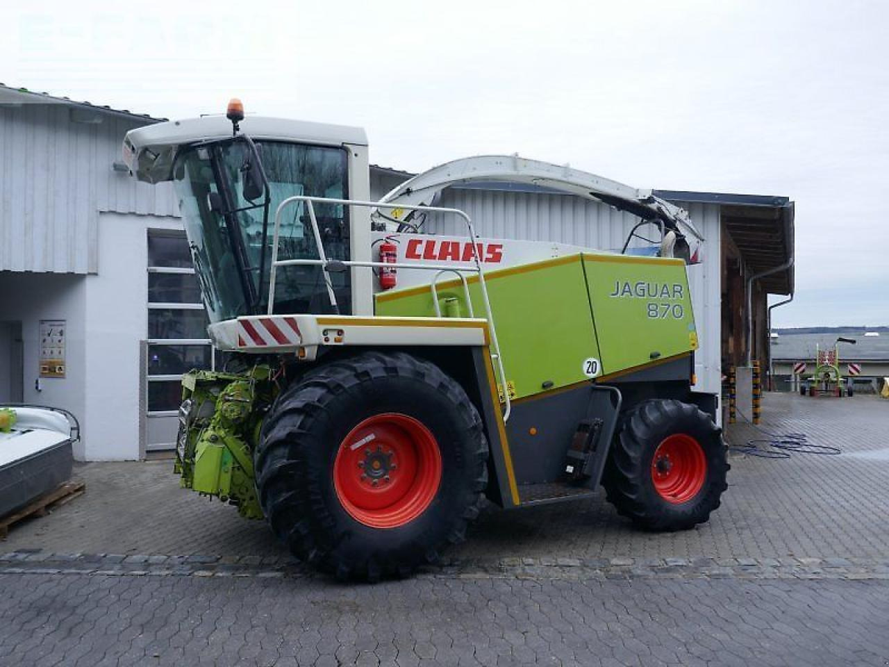 CLAAS jaguar 870 - Önjáró szecskázógép: 1 kép. CLAAS jaguar 870 - Önjáró szecskázógép: 1 kép.