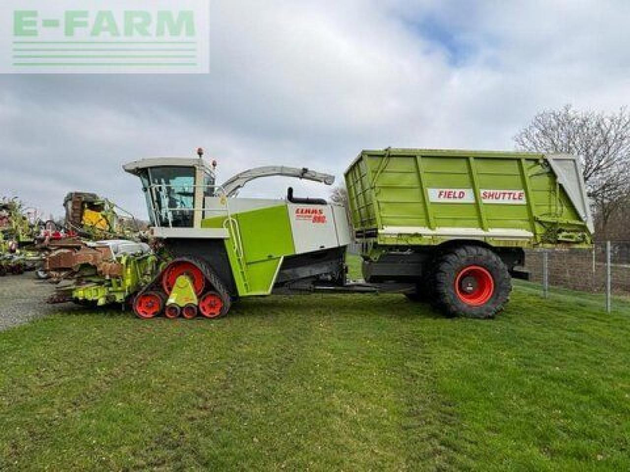 CLAAS jaguar 880 field shuttle, orbis 450 ts, raupe - Önjáró szecskázógép: 2 kép. CLAAS jaguar 880 field shuttle, orbis 450 ts, raupe - Önjáró szecskázógép: 2 kép.