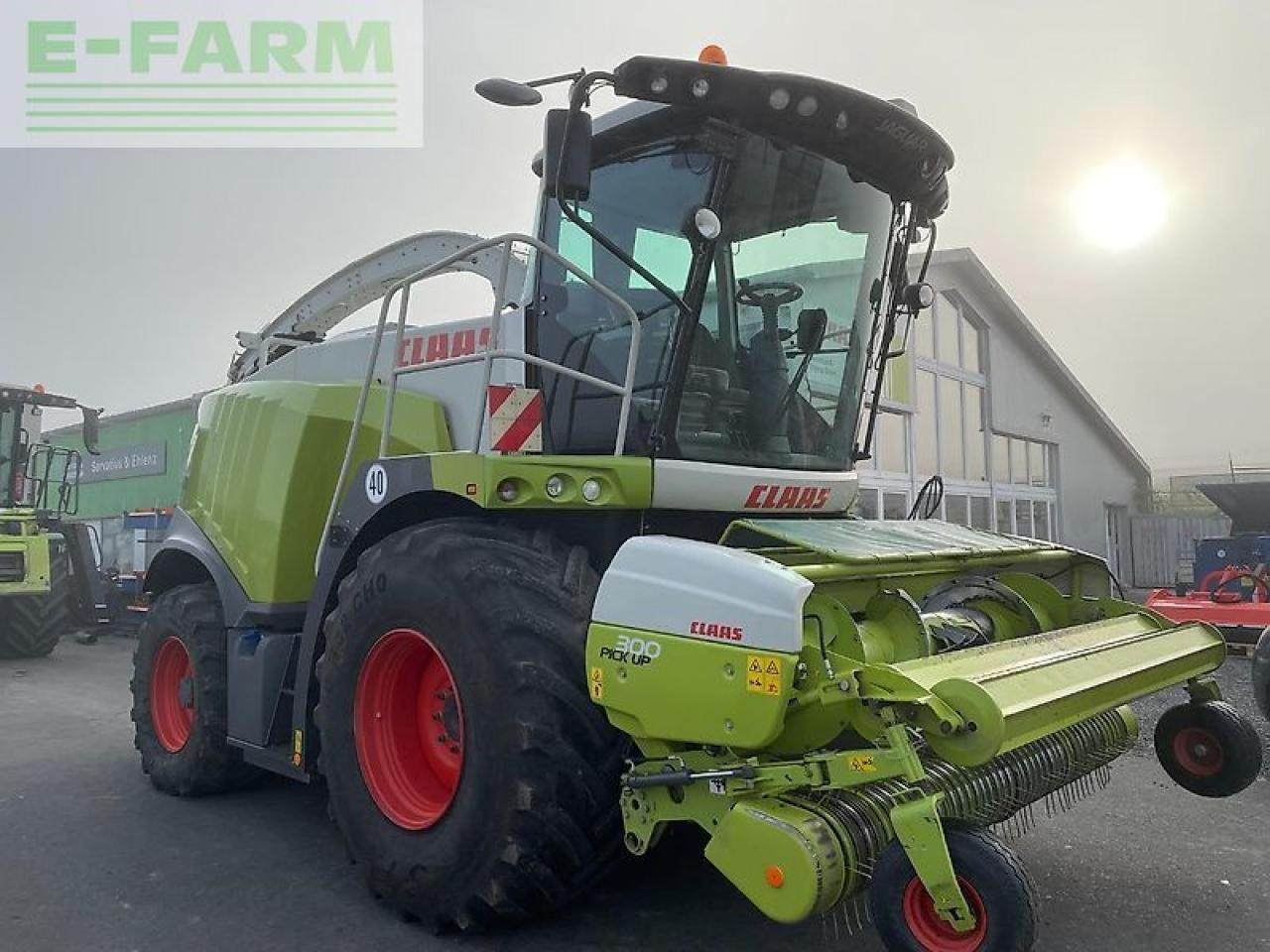 CLAAS jaguar 950 497 allrad mit pick-up - Önjáró szecskázógép: 3 kép. CLAAS jaguar 950 497 allrad mit pick-up - Önjáró szecskázógép: 3 kép.