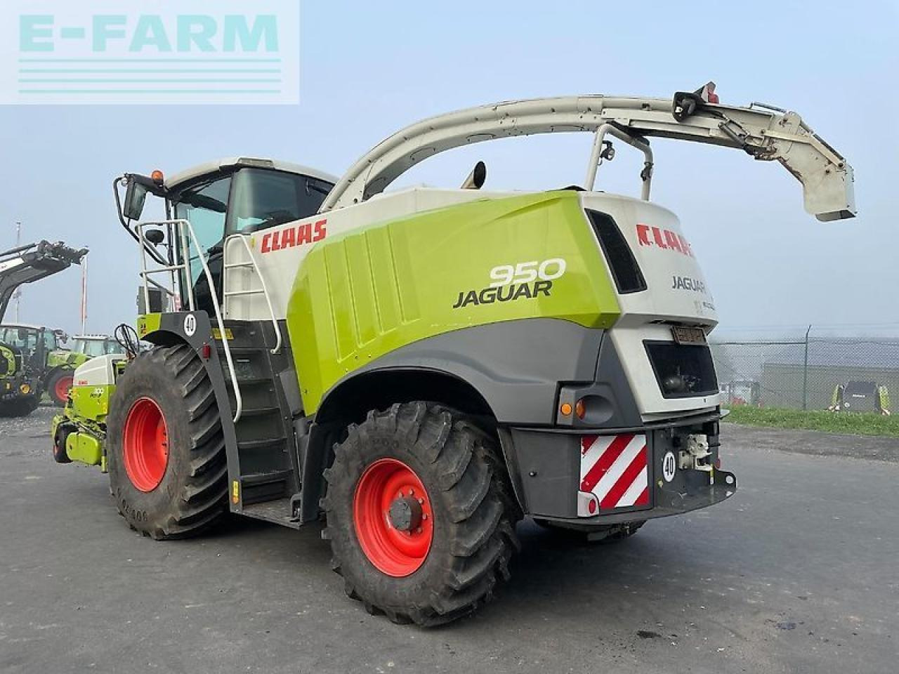 CLAAS jaguar 950 497 allrad mit pick-up - Önjáró szecskázógép: 1 kép. CLAAS jaguar 950 497 allrad mit pick-up - Önjáró szecskázógép: 1 kép.