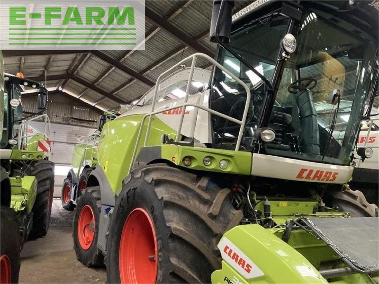 CLAAS jaguar 950-4wd 502 model - Takarmánybetakarító gép: 3 kép. CLAAS jaguar 950-4wd 502 model - Takarmánybetakarító gép: 3 kép.
