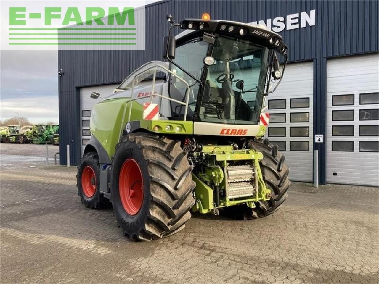 CLAAS jaguar 950. 502 model - Takarmánybetakarító gép: 2 kép. CLAAS jaguar 950. 502 model - Takarmánybetakarító gép: 2 kép.