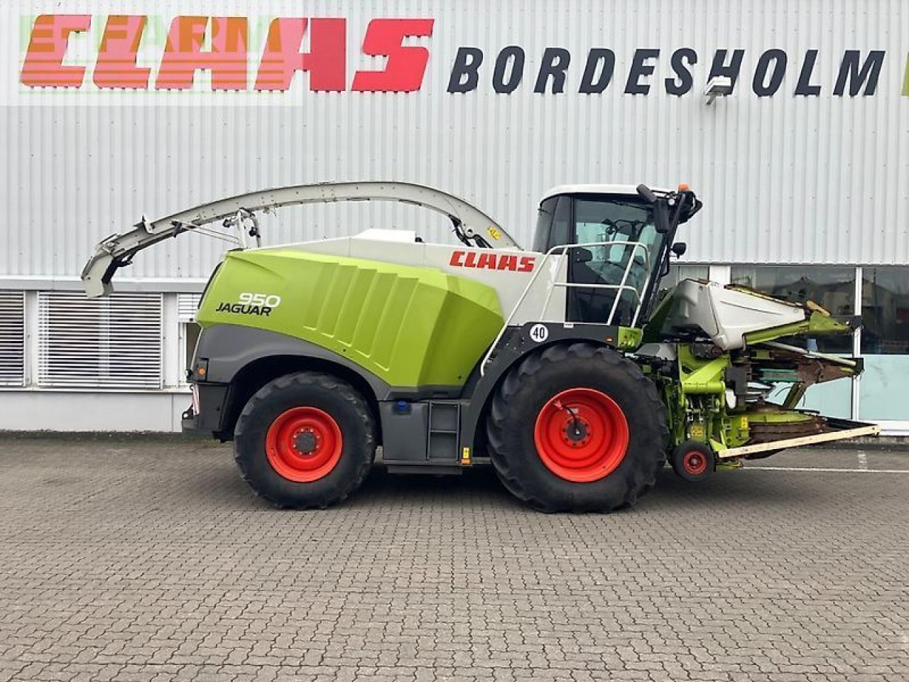 CLAAS jaguar 950 - Önjáró szecskázógép: 3 kép. CLAAS jaguar 950 - Önjáró szecskázógép: 3 kép.