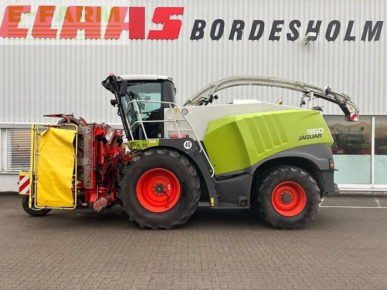 CLAAS jaguar 950 - Önjáró szecskázógép: 1 kép. CLAAS jaguar 950 - Önjáró szecskázógép: 1 kép.