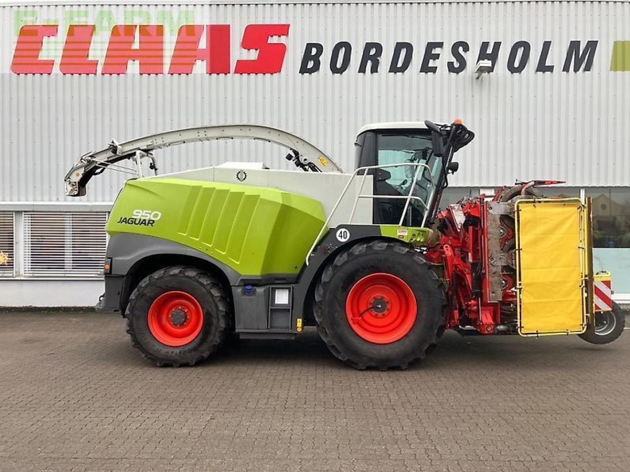 CLAAS jaguar 950 - Önjáró szecskázógép: 2 kép. CLAAS jaguar 950 - Önjáró szecskázógép: 2 kép.
