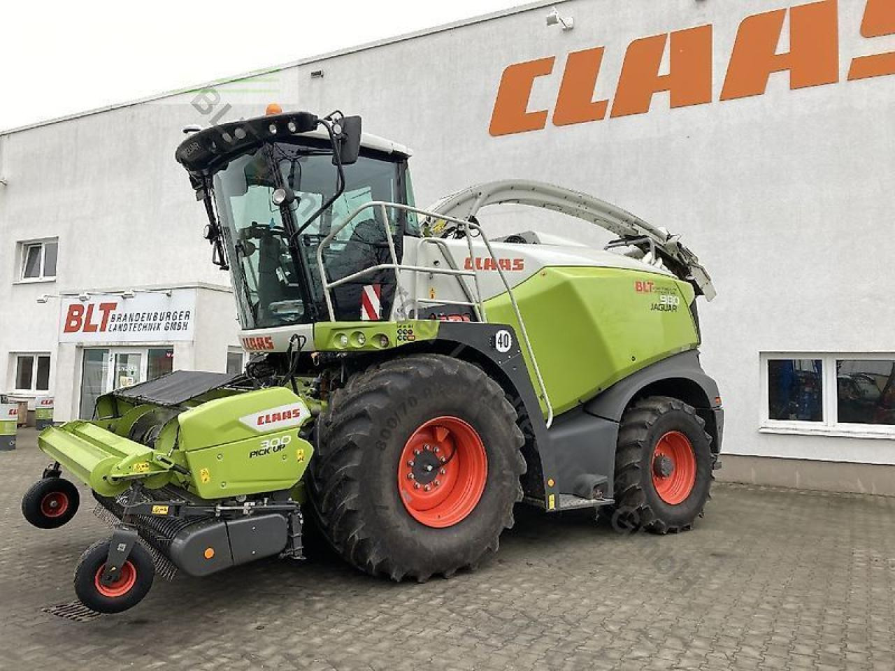 CLAAS jaguar 980 - Önjáró szecskázógép: 2 kép. CLAAS jaguar 980 - Önjáró szecskázógép: 2 kép.