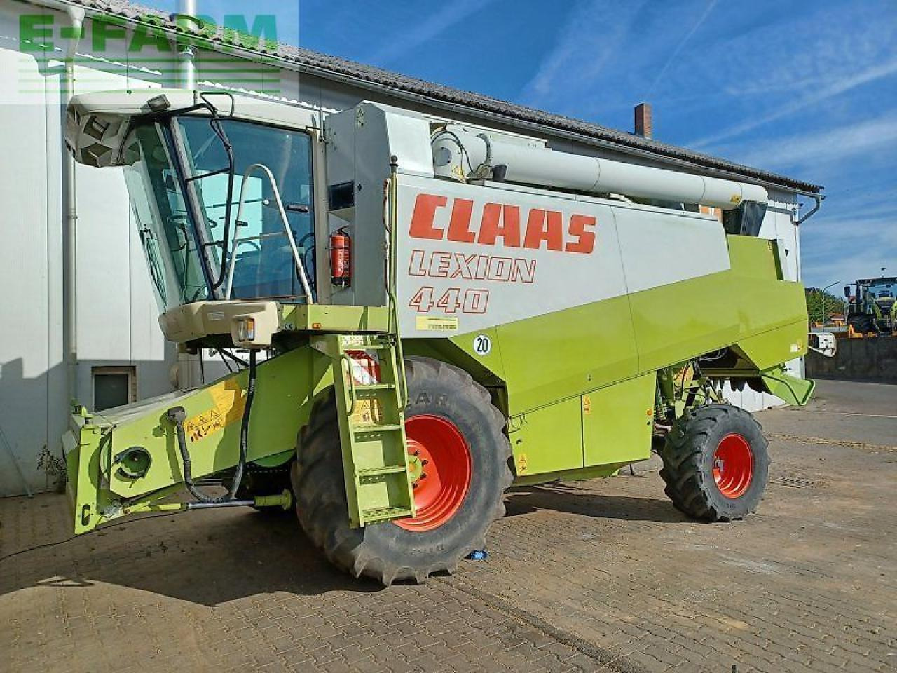 CLAAS lexion 440 - Kombájn: 1 kép. CLAAS lexion 440 - Kombájn: 1 kép.