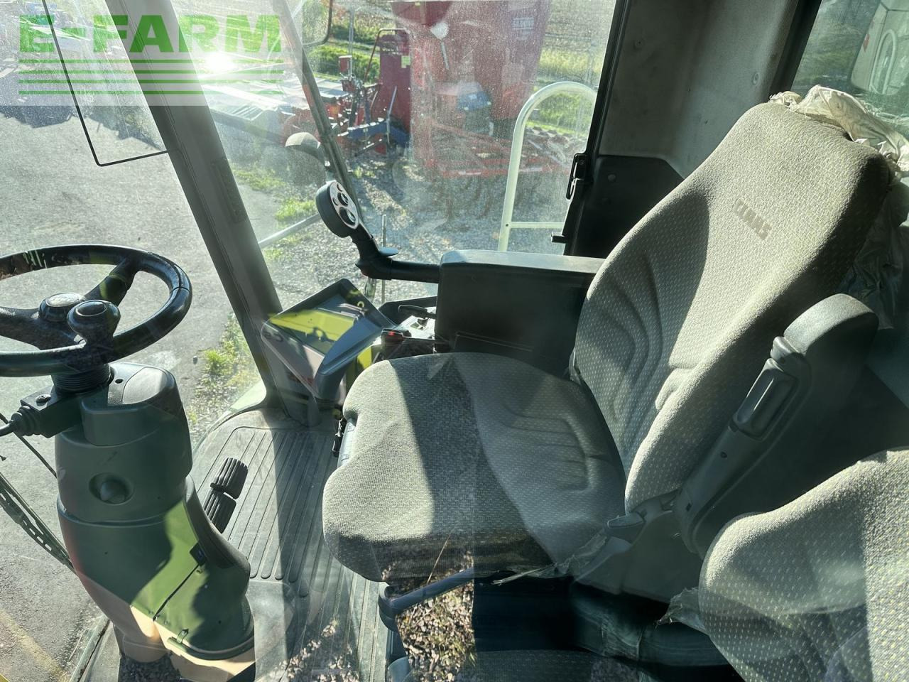 Kombájn CLAAS lexion 520: 11 kép.