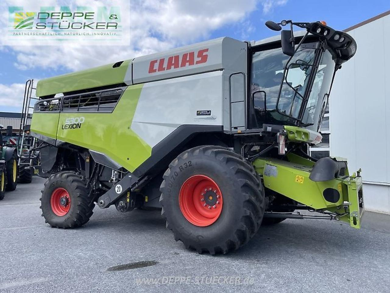 CLAAS lexion 5300 - Kombájn: 1 kép. CLAAS lexion 5300 - Kombájn: 1 kép.