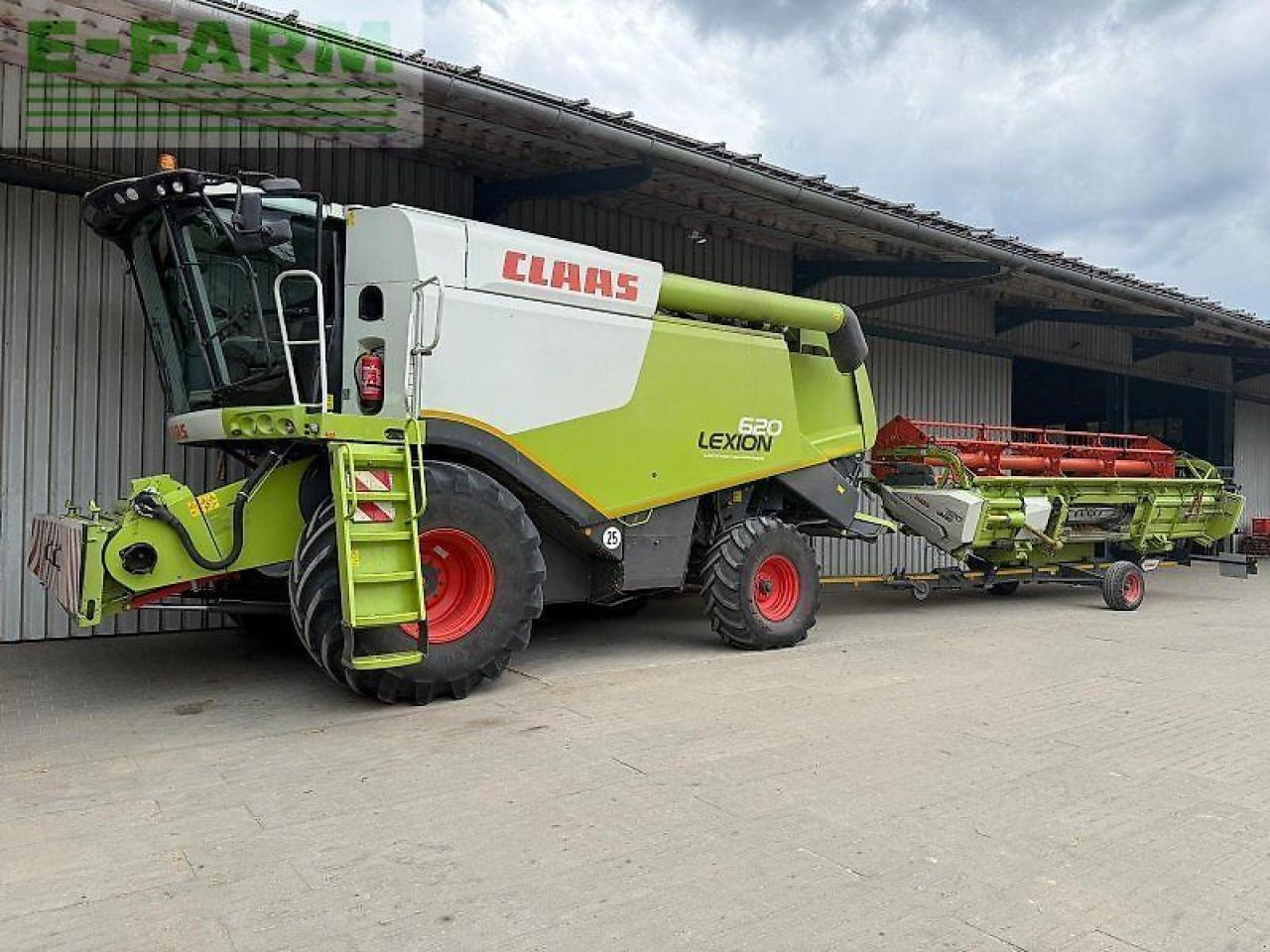 CLAAS lexion 620 - Kombájn: 1 kép. CLAAS lexion 620 - Kombájn: 1 kép.