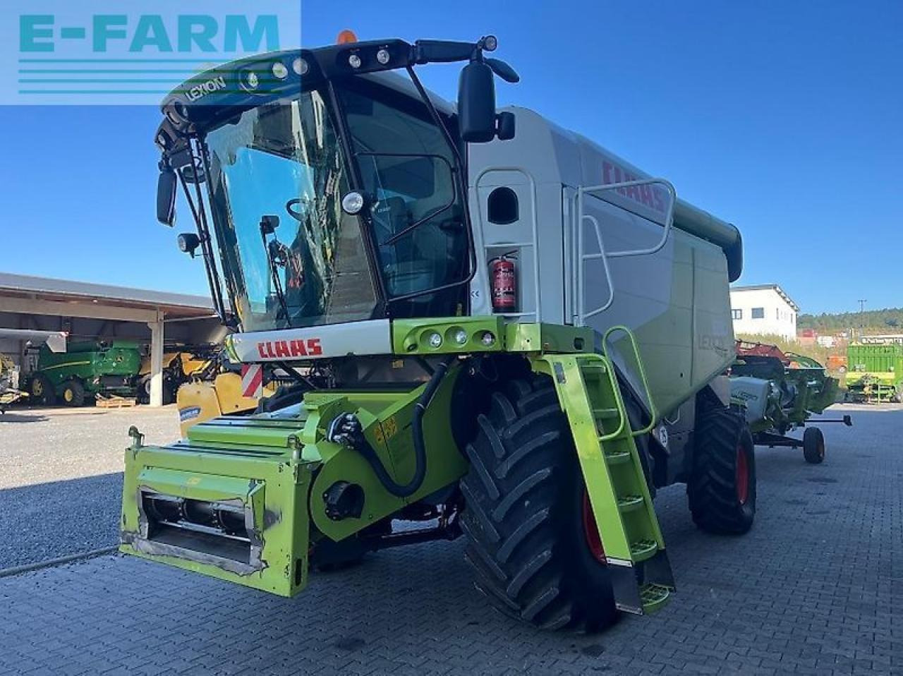 CLAAS lexion 630 - Kombájn: 2 kép. CLAAS lexion 630 - Kombájn: 2 kép.