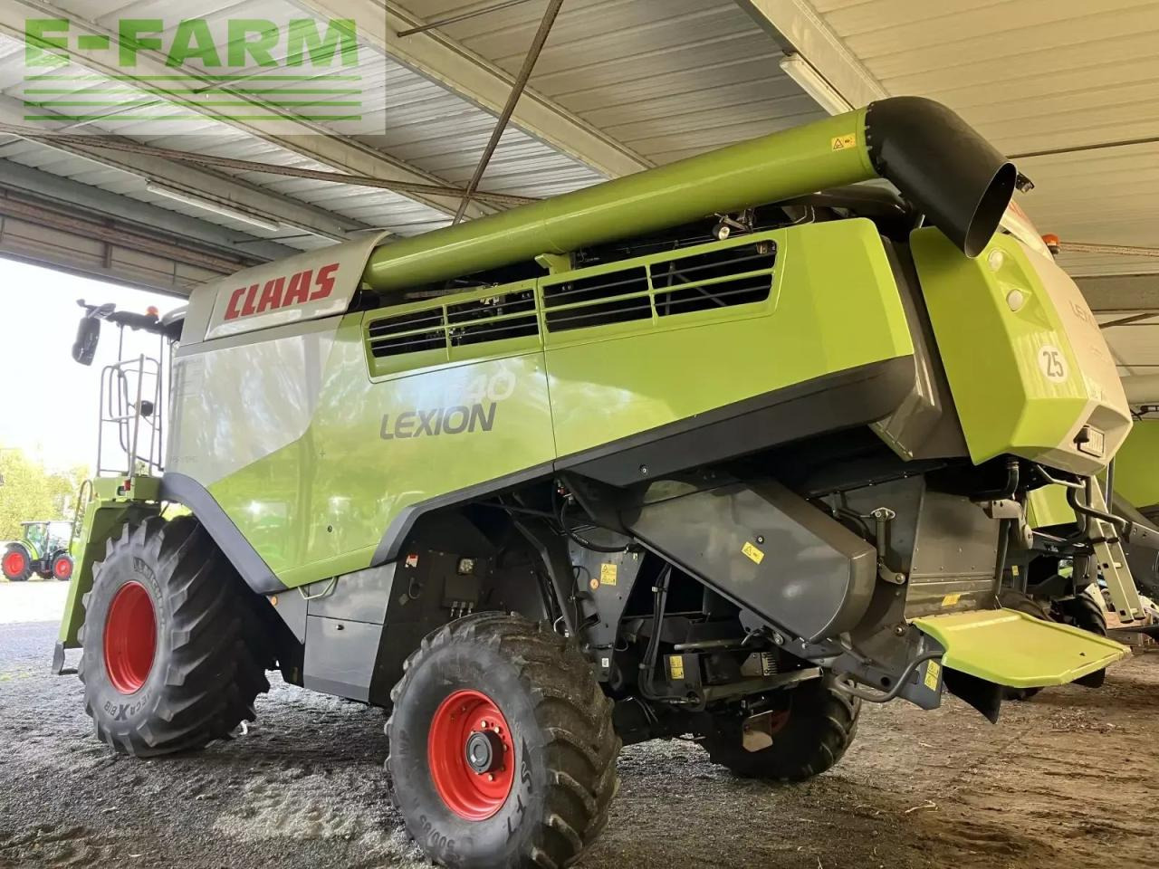 CLAAS lexion 740 - Kombájn: 3 kép. CLAAS lexion 740 - Kombájn: 3 kép.