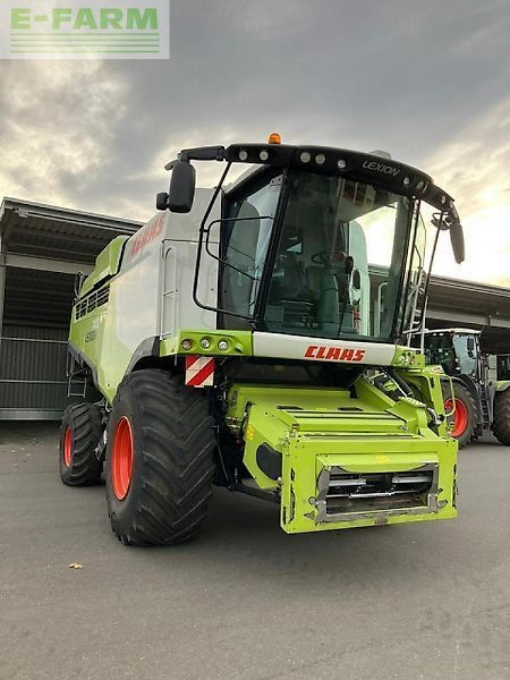 CLAAS lexion 740 tier 4 - Kombájn: 1 kép. CLAAS lexion 740 tier 4 - Kombájn: 1 kép.